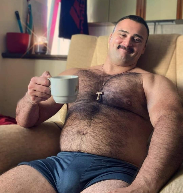 bigbellyboiz:intoxicating-masculinity:Handsome bear ready for a huge breakfast.