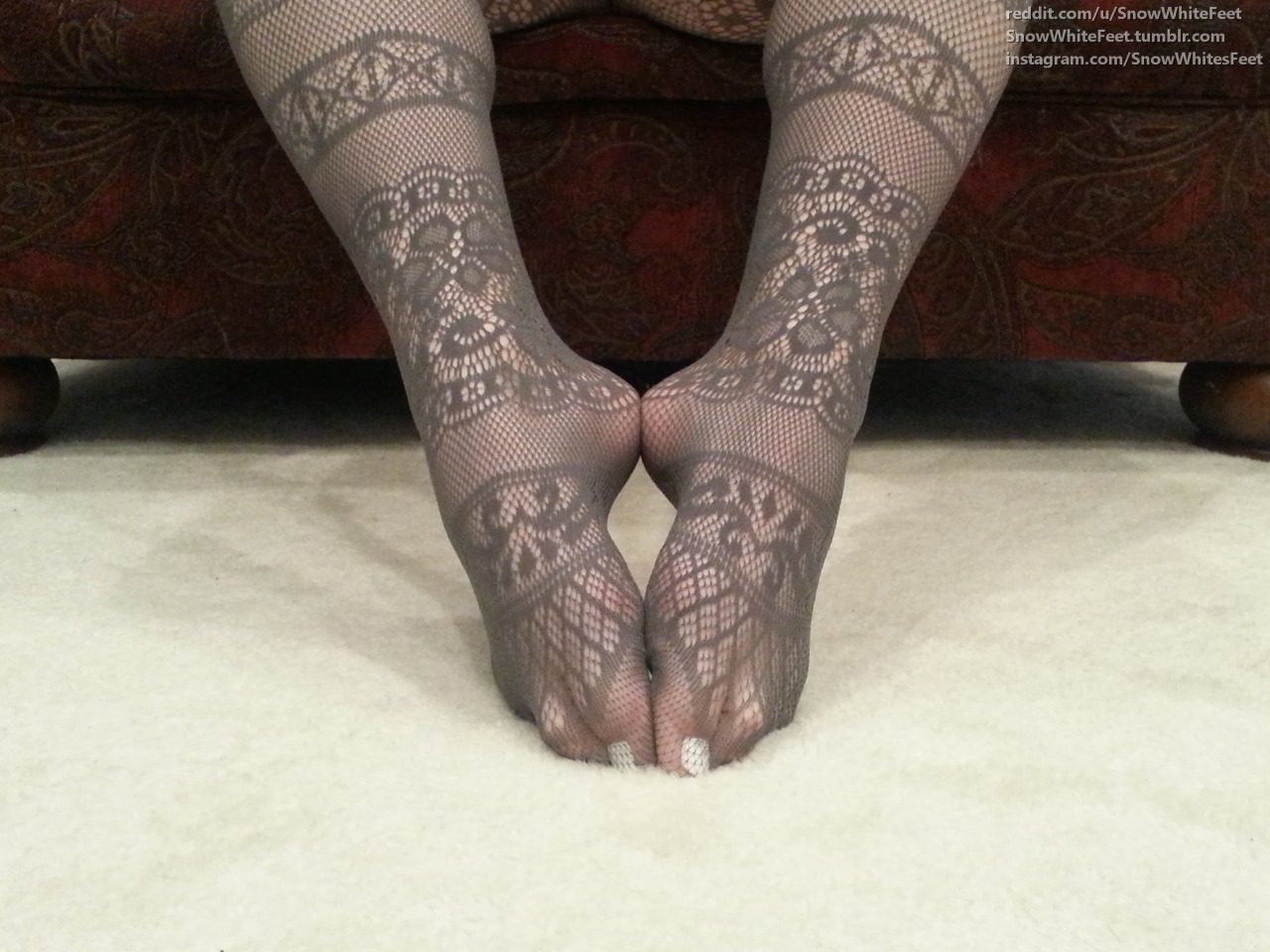 snowwhitefeet:  The tights were a lovely gift  ♥   These are the photos I took