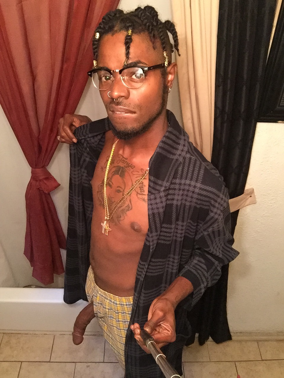 bigdaddyminaj:  🚨🚨Reblog/Like if your DICK is bigger than 6 inches🚨🚨NO