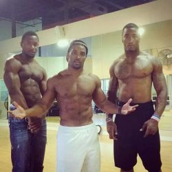 musclegalore:  seeker310:GREAT muscles!! Kings  Hot  yes!bros  Very hot bro