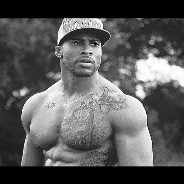 allongst:  phreakquency:  thickchocolatecity:  So Sexy! 