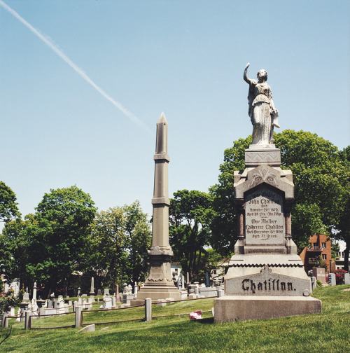 greenwood cemetery 绿荫公墓hasselblad 500c/m布鲁克林的绿荫公墓修建于1838年，南北战争时期的烈士和一些纽约名人都安息在此。