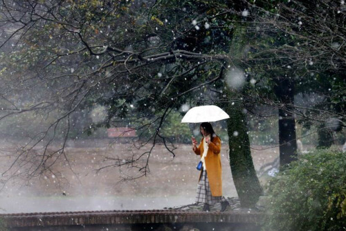 2015.12.5 Hangzhou, West Lake, China.  Photo from 视觉中国.《湖心亭看雪》——张岱 崇祯五年十二月，余住西