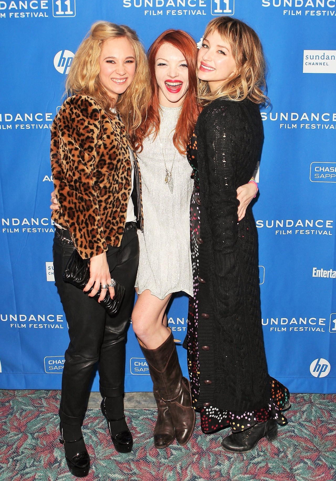 adoringhaleybennett:    January 21, 2011: Haley Bennett, Juno Temple and Nicole LaLiberte