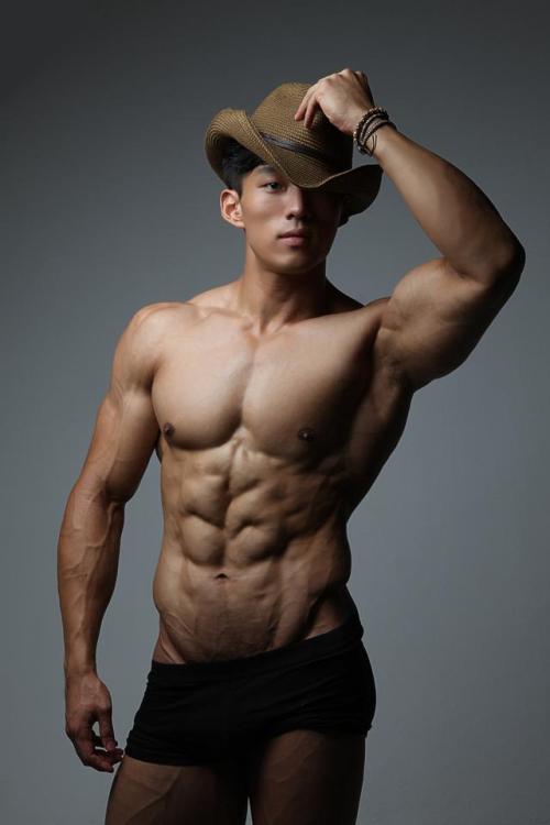 hongkong-sugar:  thegfe:  marleygotboobs:  nigga-chan:  the-goddamazon:  mega-aaaaaaa:  Korean bodybuilder and model … 추형 주 韓國健美先生兼模特兒…추형주  GOD BLESS.  I WAS NOT EXPECTING THIS OMG  I THINK THIS IS THE DUDE I SAW ON