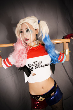 hotcosplaychicks:  Harley Quinn by ladymafia07 Follow us on Twitter - http://twitter.com/hotcosplaychick