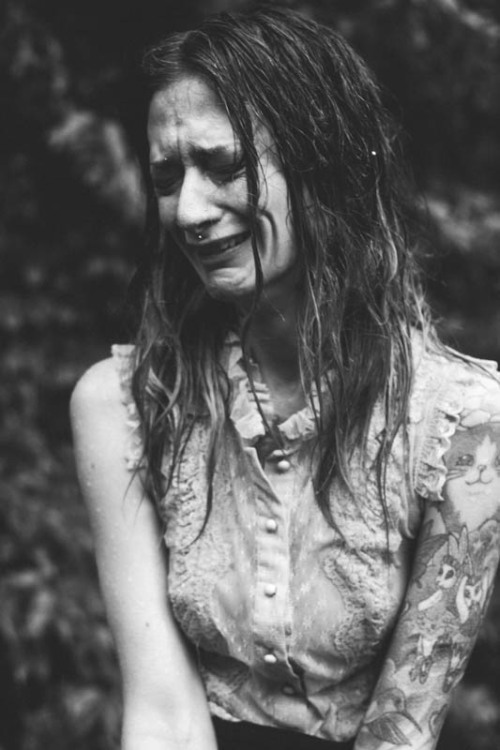 Mourning in the rain. Theresa Manchester - shot by noisenest