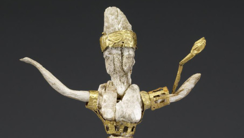 ancientart:Minoan Goddess or Priestess, made of ivory and gold, dating to the 16th century BC.Despit