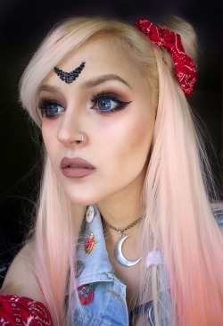 kateordie:  babsdraws:  battymakeup:  babsdraws Sailor Moon cosplay 🌙  💖 YAS GIRL WERK 💖  This makeup is STUNNING