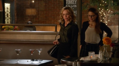 jerico-av:  Moment Cat Grant &amp; Kara Danvers   #Supergirl 1.06 Red Faced (Cat drunk