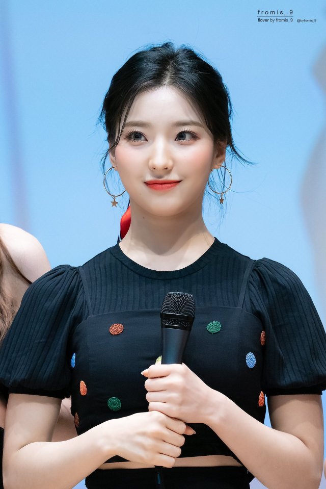 Body of Fromis_9, stunning goddess Saerom