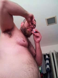 poppersniff:  armpitluvrs:  bearsnkitties - Poppers  Hot —- Love Pits and Poppers!! 