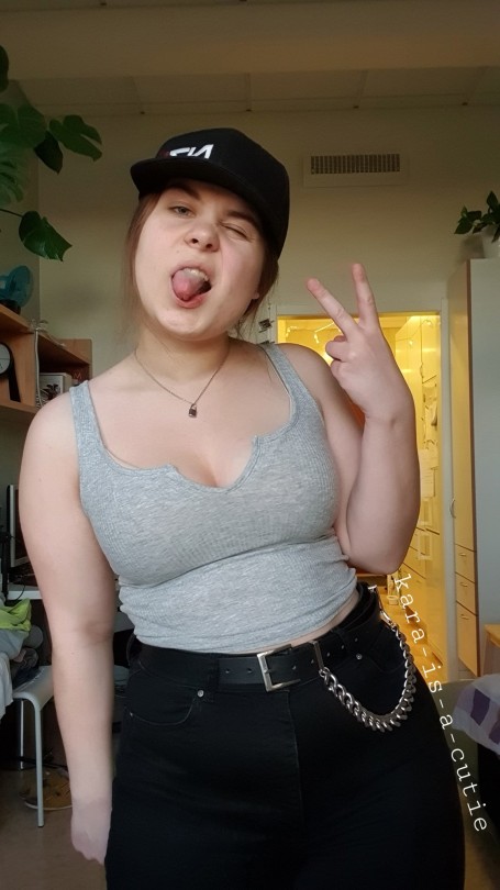 kara-is-a-cutie:Me in today’s outfit.(This was not posted for sexual reasons and I have no interest in sexting with you or seeing your genitalia. Also DON’T call me sexy, it makes my skin crawl. This is simply a woman sharing the love of her