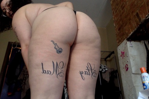 fatgawth: ver in love with my ass