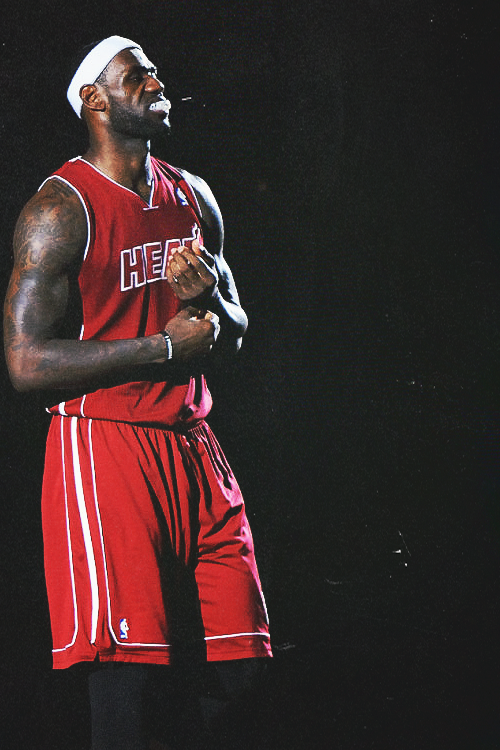 -heat:  35 points (11-14 FG), 5 rebounds and 4 assists.  Was on beast mode tonight,