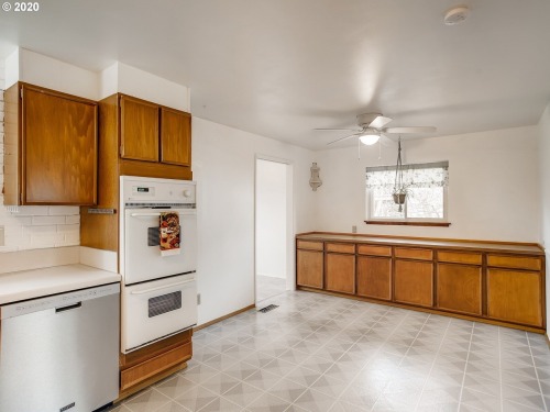 househunting:$389,900/3 br/1900 sq ftMilwaukie, ORbuilt in 1966