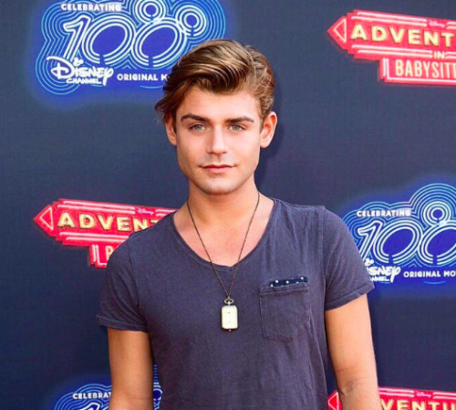 One thing I love about Garrett Clayton is that he’s sexy and not afraid to do edgy projects… but he’s still a Disney sweetheart! 