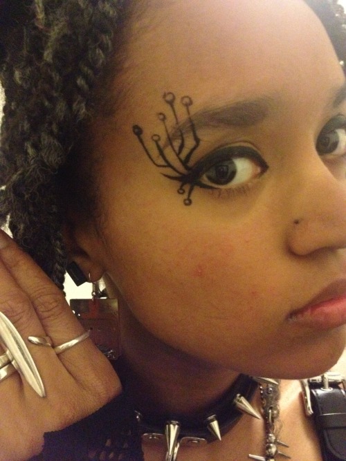 undeadmachinery:It’s no biggie, Safefarm is here.Your eyeliner skills just keep getting better and b