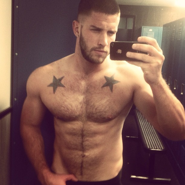 realmenstink:  boinkmedead:  My gym hotties never do that in the locker rooms.  FINE