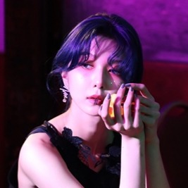 Lee Yubin (dami) Behind The Jacket Film Icons