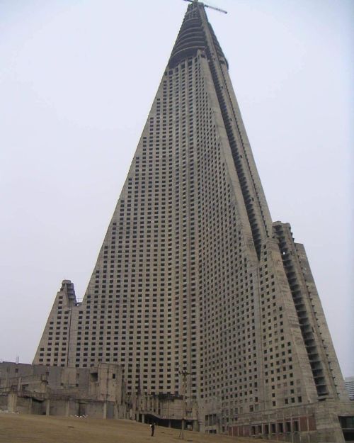brutgroup:The Ryugyong Hotel is an unfinished 105-story, 330-metre-tall (1,080 ft) pyramid-shaped sk