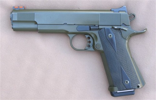 gunrunnerhell:  Krebs Custom Although Marc Krebs is mostly known for his custom AK work, he did start off as a 1911 smith early in his career. One of his innovations was the snakeskin checkering pattern for the front and back straps. This is still seen