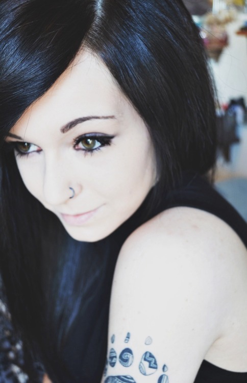 guysandgirls:  http://w0lf-t33th.tumblr.com