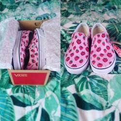 My new babies! #unboxing #vans #pinkvans #strawberryvans #newshoes #offthewall #pinkshoes