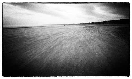 Figures on a beach (series)GR1v | Double-X 1600 asa | Rodinal | ATL-1500