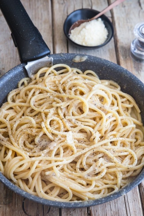 foodffs - Authentic Cacio e PepeFollow for recipesIs this how...