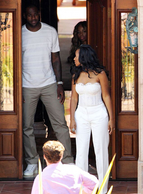 adorechristina:  First pics of Mr. &amp; Mrs. James! I love them! 
