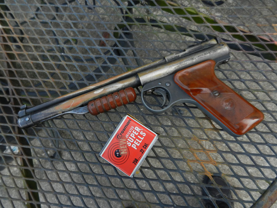 yeoldegunporn:  .22 Benjamin Franklin air pistol courtesy of “cncman” of Gunboards.com
