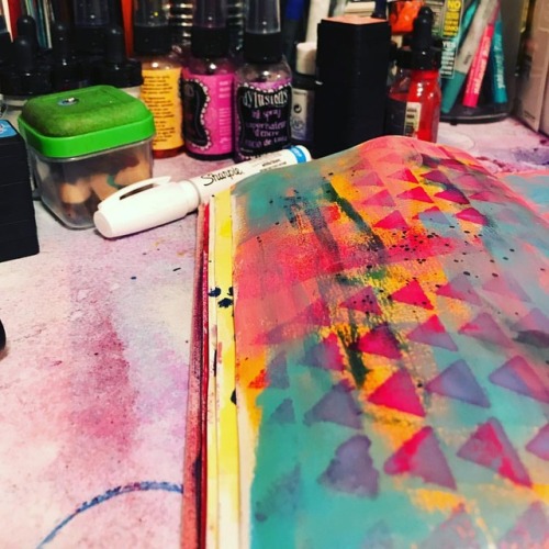 What’s a day without messes in an art journal? I’m seriously considering starting an ins