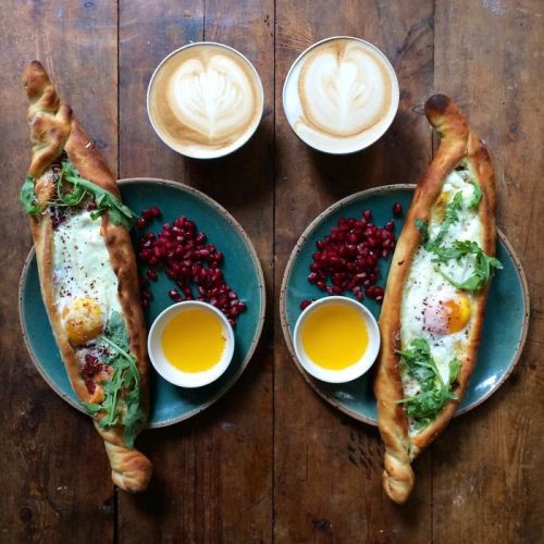 boredpanda:    Loving Man Makes Symmetrical Breakfasts For His Boyfriend Every Morning  