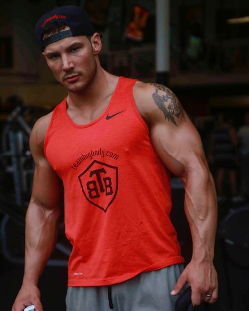 muscle-addicted: Logan Frazier