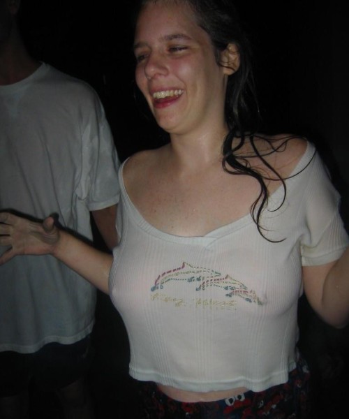 XXX wet shirt and pokies girl photo