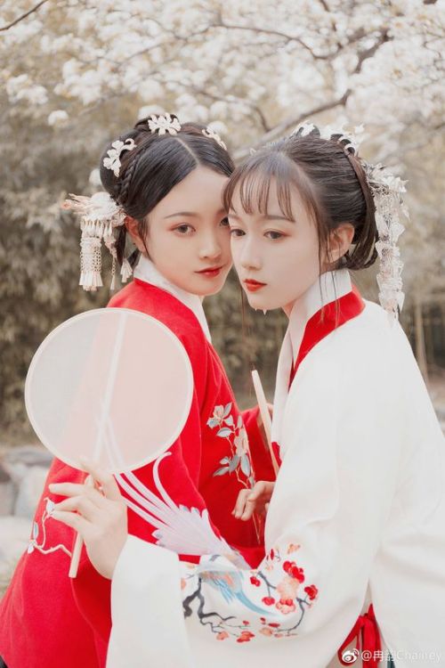 ziseviolet:Traditional Chinese Hanfu.