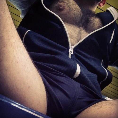 Gym commute gear #bulge #bigbulge #footyshorts #footy #rugbylegs #rugbythighs #gay #gym #gayarab #ha