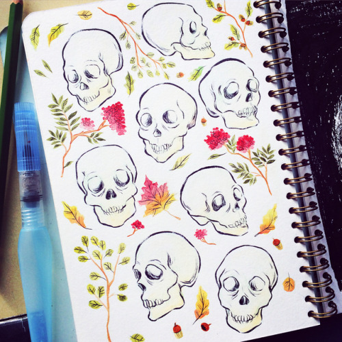 Inktober number 17: Skulls and autumn leafs. Aaah, inktober is almost over, wow October just flew me