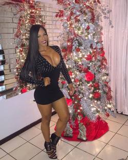 musclegirlsinmotion:  @yarishna 🎄❤️