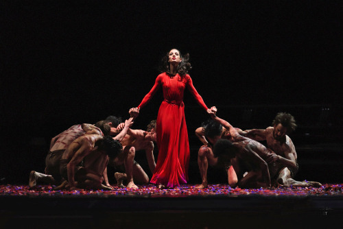 Dores André in Pita’s Salome, San Francisco Ballet, March 2017. © Erik Tomasson. André’s red chiffon