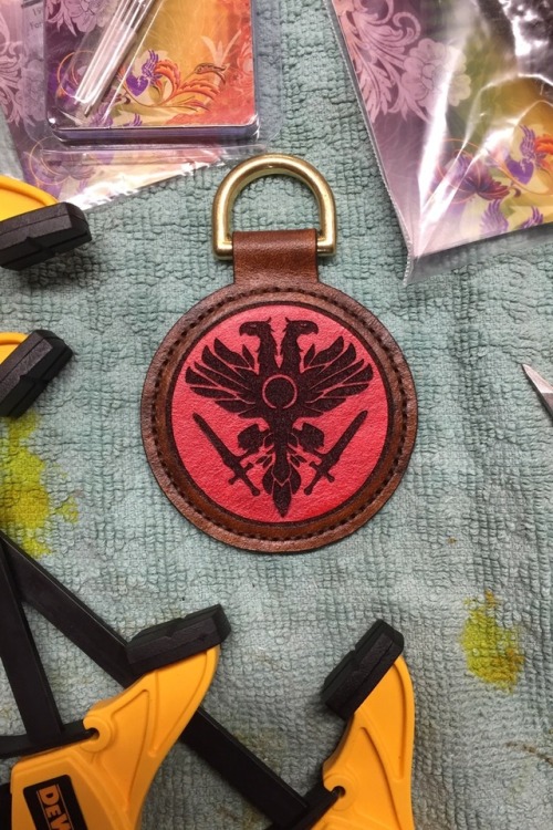 My first project with leather. Pattern was cut on a Glowforge laser, then dyed and finished by me ✌️