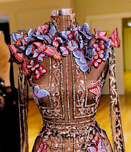 fashion-runways: VALDRIN SAHITI Couture 2019if you want to support this blog consider donating to: 