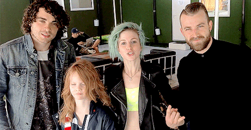 istillloveparamore:  warpedbyparamore:  (x)  that girl is not amused 