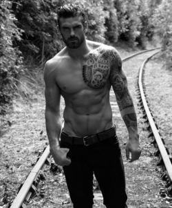 fitness-motivation-quotes:  I am wird Stuart ReardonFollow Stuart Reardon on his official social accountsFacebook: https://www.facebook.com/stuartreardon17/Instagram: https://www.instagram.com/stureardon/