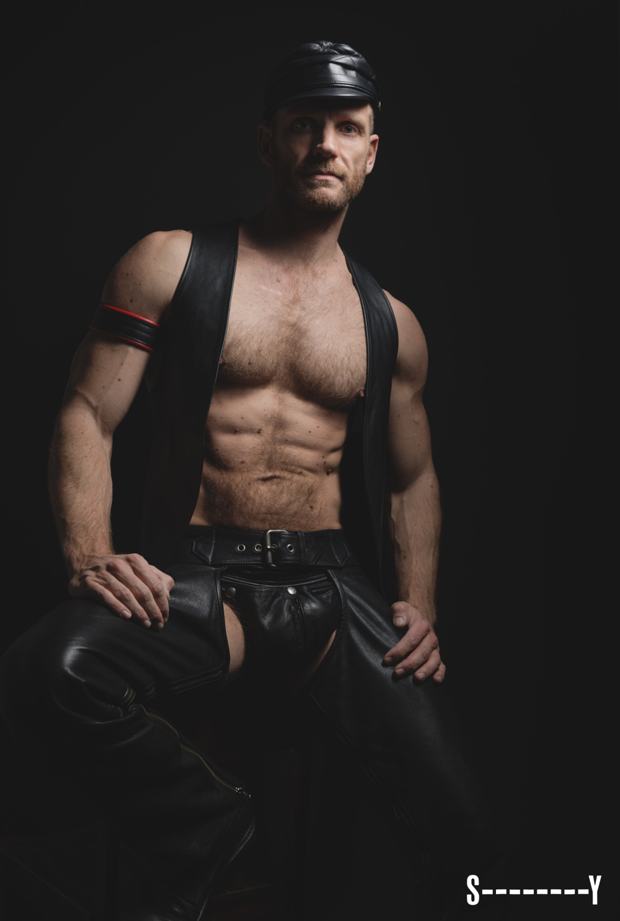 s——–y: Der Ledermann ⎢ Myself ⎢ 2016 Follow my two hairy men blogs:http://sambrcln.tumblr.comhttp://hairysex.tumblr.com