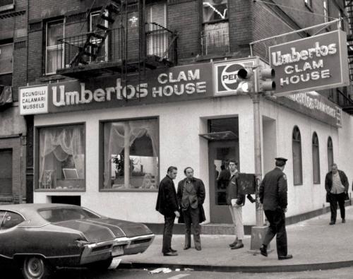 nycnostalgia:  Umberto’s Clam House. Little Italy, 1972.
