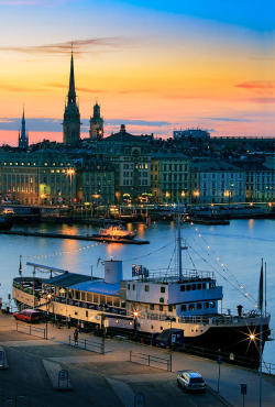 travelingcolors:  Stockholm’s Slussen at night | Sweden (by Inge Johnsson)  Travel list&hellip;