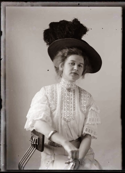 edwardian-time-machine:  Rare Female Portraits of Rural America from 1909-1912 Hundreds of female portraits made by an itinerant photographer named Hugh Mangum, who rode the trains to the small towns of North Carolina, Virginia and West Virginia. Source