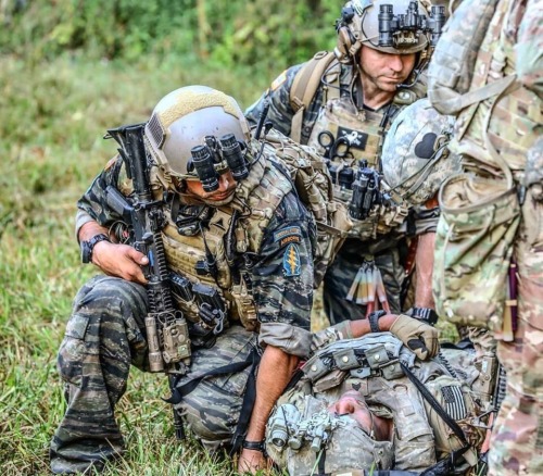 5th Special Forces Group dawns beautiful vintage tiger stripe camo for exercise.